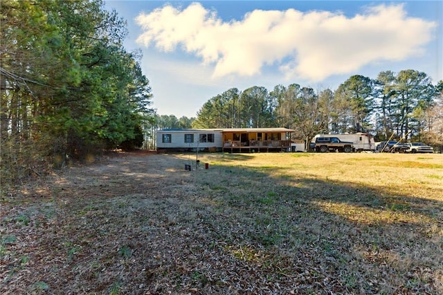 view of front facade with a front yard