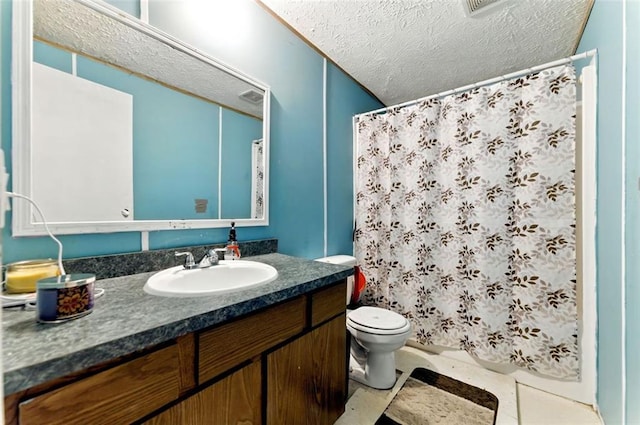 bathroom featuring curtained shower, a textured ceiling, toilet, and vanity