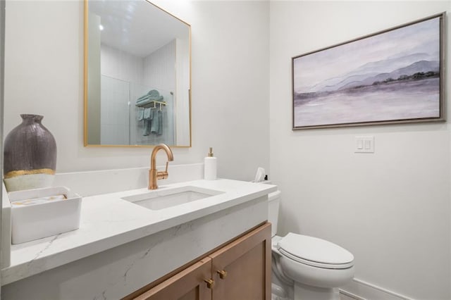 full bath with a shower, toilet, and vanity