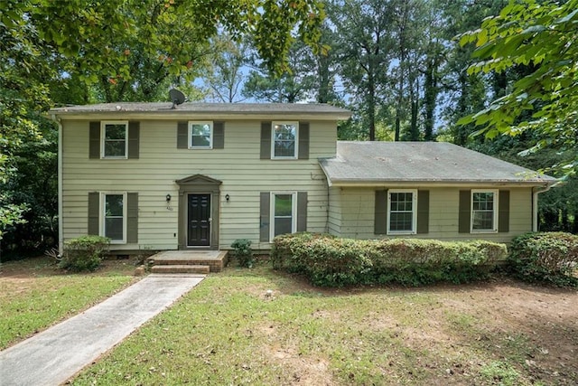 view of front of house featuring a front lawn