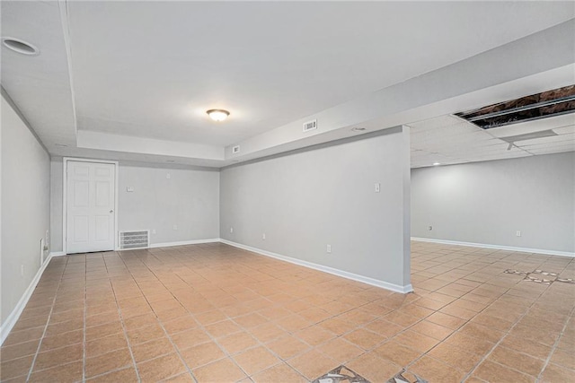 empty room featuring light tile patterned flooring