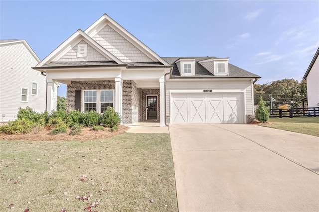 view of front of property featuring a front lawn