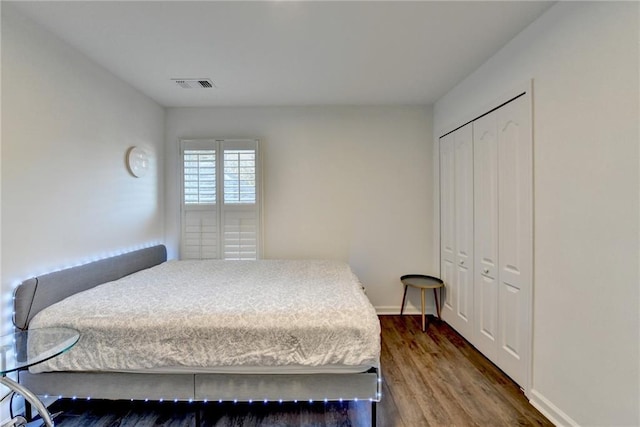 3355 Olivia Ct, Cumming, GA 30041 - bedroom featuring wood finished floors, a closet, and baseboards