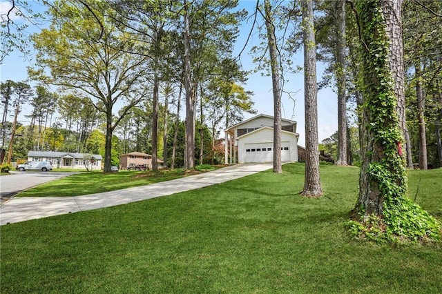 view of front of home featuring a front lawn, a garage, and driveway