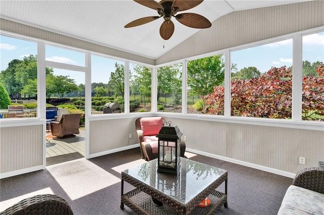 sunroom featuring a ceiling fan
