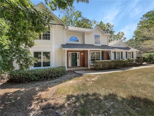 view of front of home with a front lawn