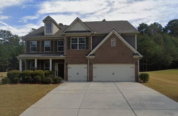 view of front facade featuring a garage