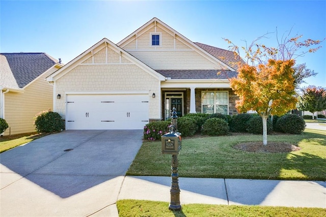 view of front of home featuring a front lawn