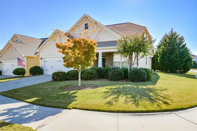 view of front facade with a front lawn