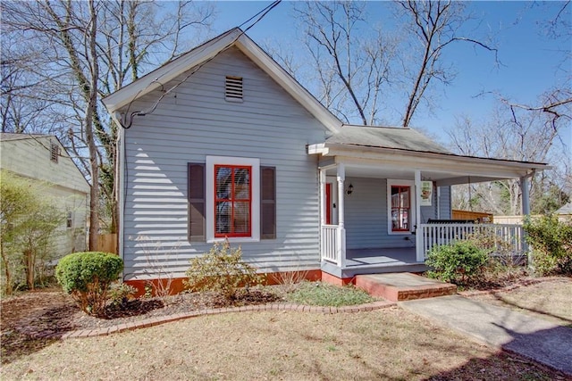 view of front of property featuring covered porch