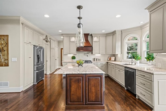 7025 Kettering Ln, Suwanee, GA 30024 - kitchen with stainless steel appliances, a sink, custom range hood, backsplash, and crown molding