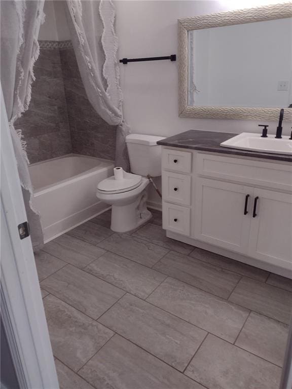 full bathroom with shower / bath combination with curtain, vanity, and toilet