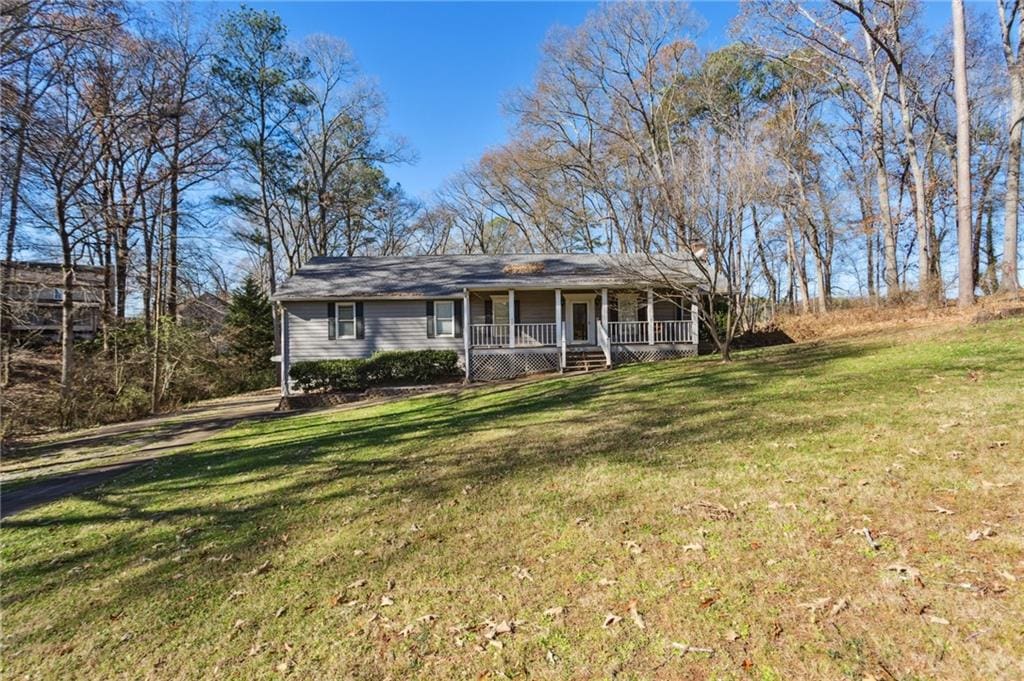 view of front facade with covered porch and a front yard