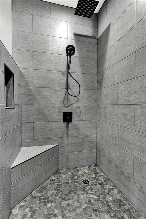 bathroom featuring tiled shower