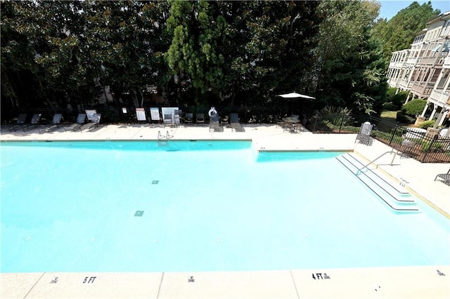 view of swimming pool