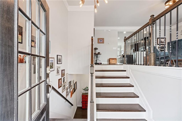 staircase featuring hardwood / wood-style flooring and ornamental molding