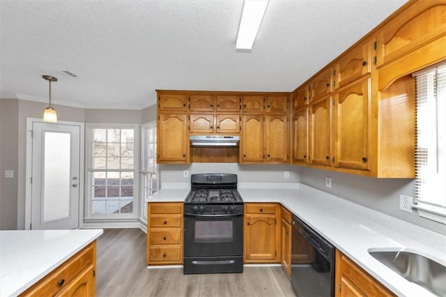 kitchen with sink, hanging light fixtures, black appliances, light hardwood / wood-style floors, and a textured ceiling