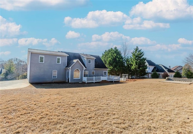 view of front of house featuring a front yard