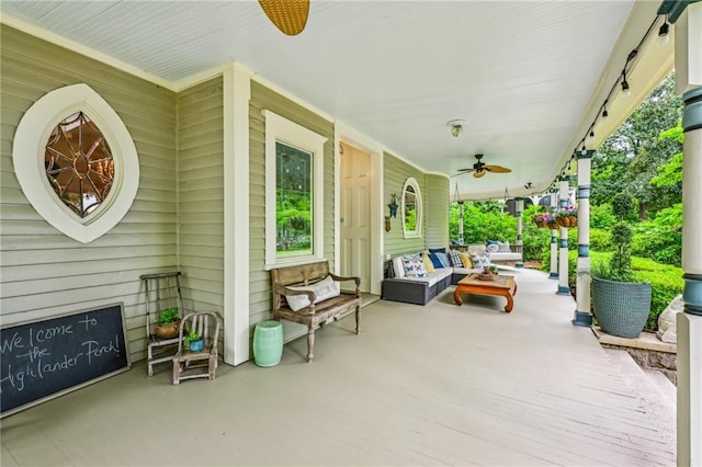 view of patio featuring covered porch and ceiling fan