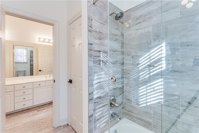 bathroom featuring vanity and tiled shower / bath