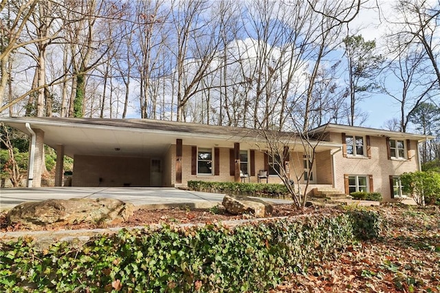 view of front facade featuring a carport