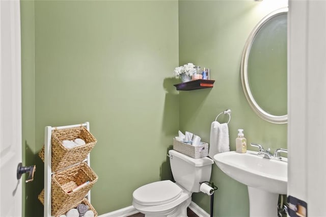 bathroom featuring toilet and sink