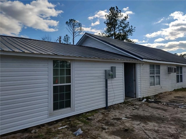 back of house featuring metal roof