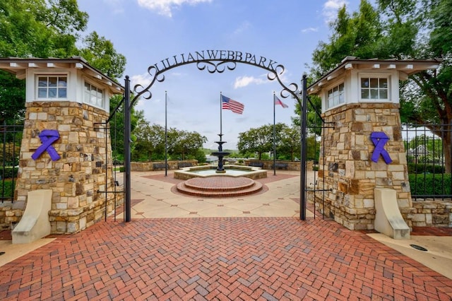 gate featuring fence