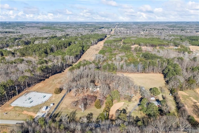 birds eye view of property featuring a forest view