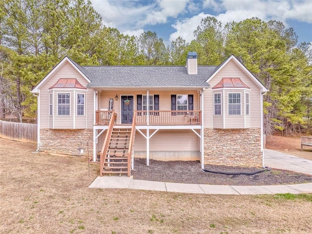 view of front of house featuring a front yard and a porch