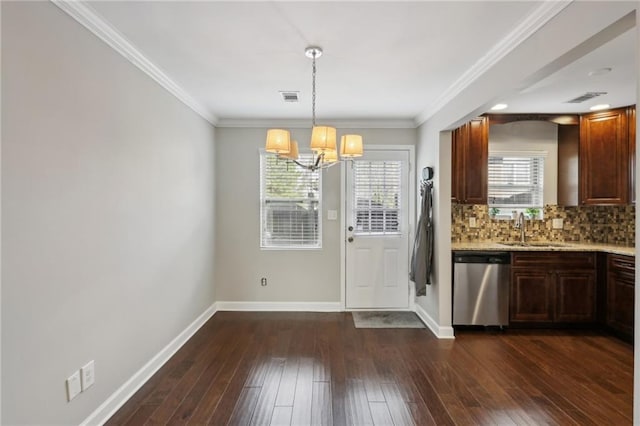 interior space with visible vents, dark wood-type flooring, a sink, baseboards, and a chandelier