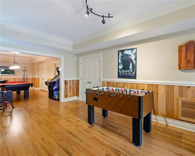 rec room with crown molding, light wood-type flooring, and pool table