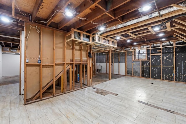 1647 Grandeus Ln SW, Stone Mountain, GA 30087 - below grade area with a sink