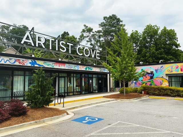 380 Grant Cir SE Unit 110, Atlanta, GA 30315 - view of property featuring uncovered parking