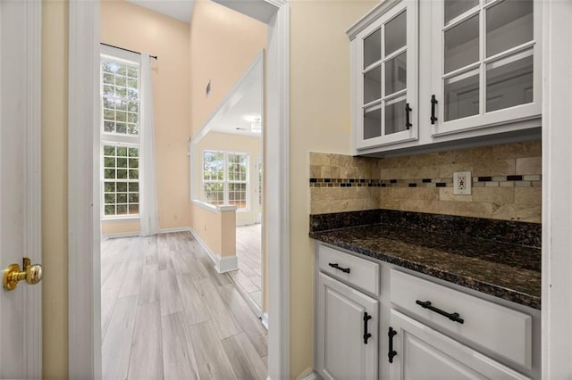 5156 Amberden Hall Dr, Suwanee, GA 30024 - bar featuring tasteful backsplash, baseboards, and light wood finished floors