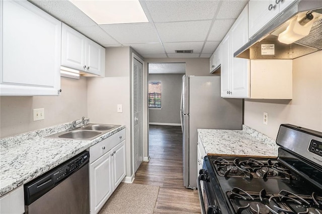 6354 Shannon Pkwy Unit 30C, Union City, GA 30291 - kitchen with appliances with stainless steel finishes, under cabinet range hood, a sink, white cabinets, and a drop ceiling