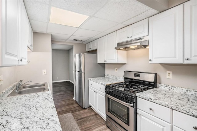 6354 Shannon Pkwy Unit 30C, Union City, GA 30291 - kitchen with stainless steel appliances, under cabinet range hood, a sink, white cabinetry, and dark wood-type flooring