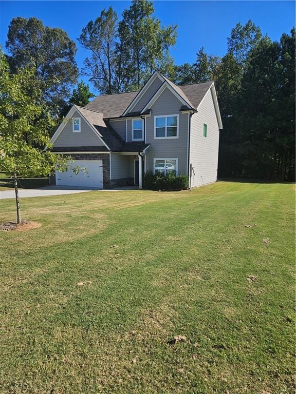 view of front of property featuring a front lawn and a garage