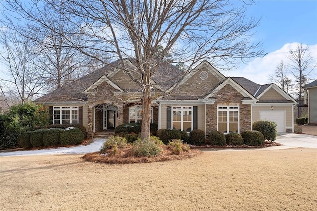 view of front facade featuring a front yard and a garage