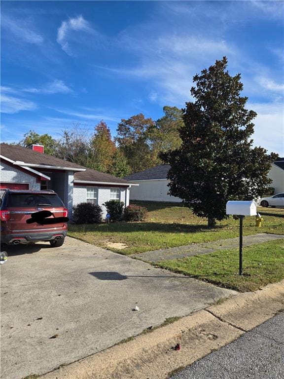 view of front of house featuring a front yard