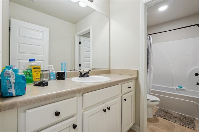 full bathroom featuring shower / bath combo with shower curtain, vanity, toilet, and tile patterned floors