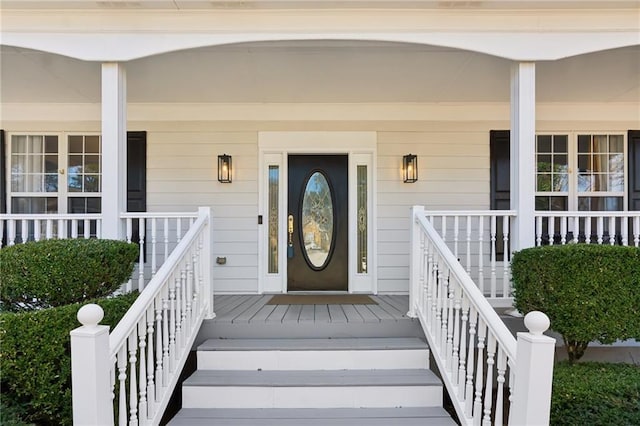 property entrance featuring a porch