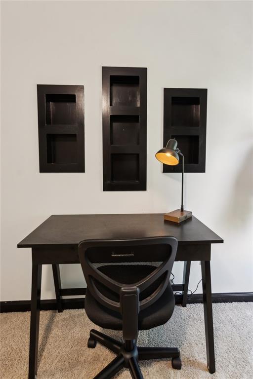 office area featuring carpet flooring and baseboards