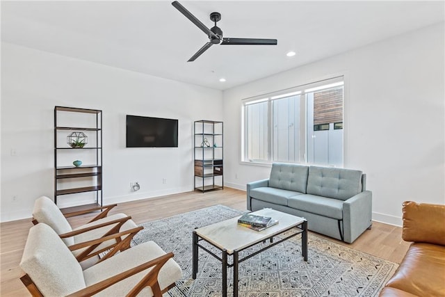 living area with recessed lighting, light wood-style floors, baseboards, and a ceiling fan