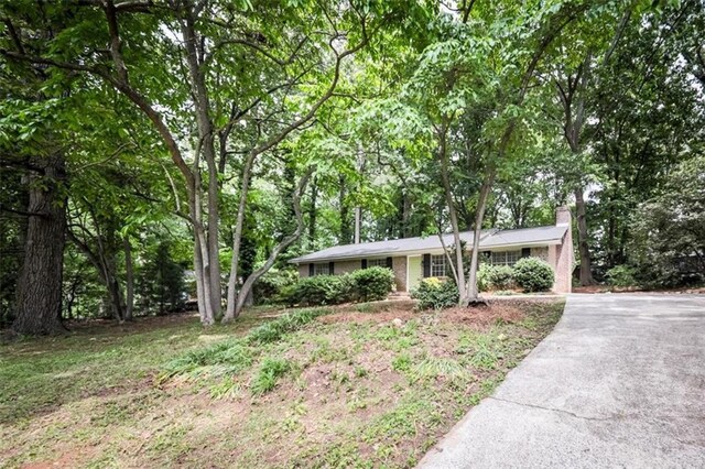 5666 Goldfield Dr, Acworth, GA 30102 - single story home featuring driveway, a chimney, and brick siding