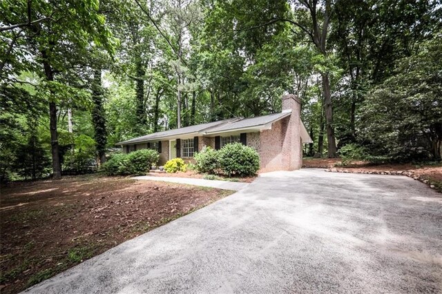 5666 Goldfield Dr, Acworth, GA 30102 - ranch-style house featuring driveway, a chimney, and brick siding