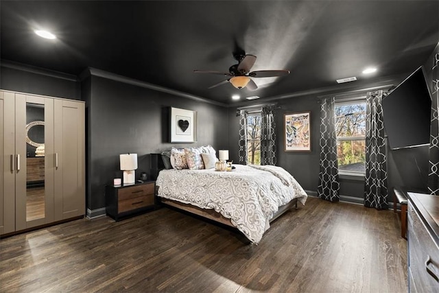 bedroom featuring ceiling fan, dark hardwood / wood-style flooring, and crown molding