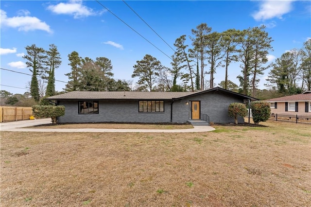 view of front of house with a front lawn