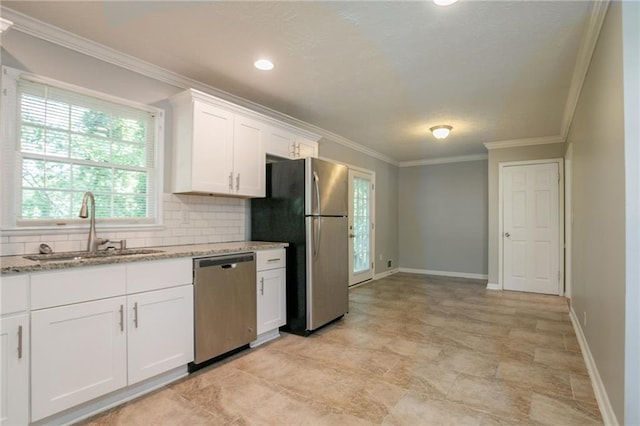 802 San Miguel Dr, Stone Mountain, GA 30083 - kitchen featuring stainless steel appliances, a sink, decorative backsplash, stone finish floors, and crown molding