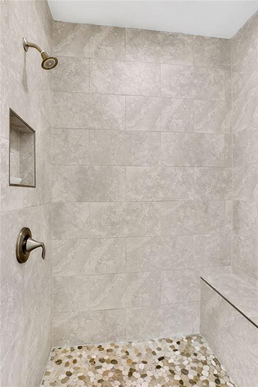 bathroom featuring tiled shower